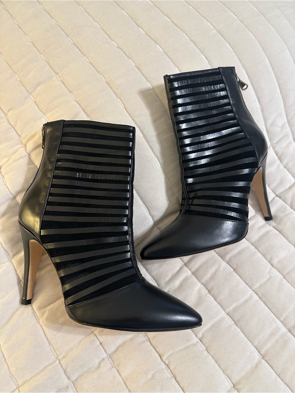 Carmen Marc Valvo Black Striped Pointed-Toe Stiletto Ankle Boots 39.5 (US 9.5)